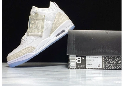 Hyperoad RETRO AIR 3 WHITE TRIPLE JORDAN 0730